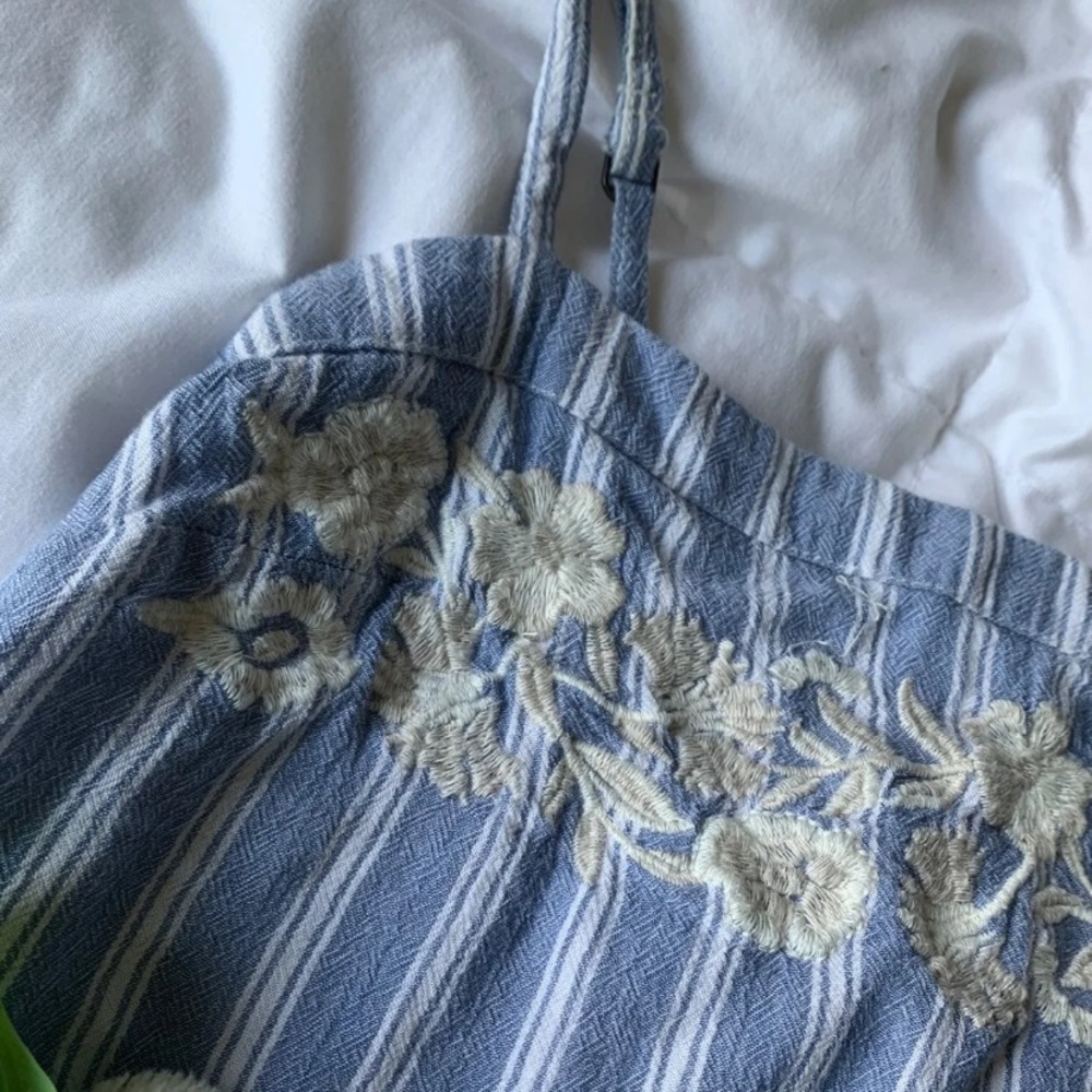 Hollister crop top - Picture 2 of 4